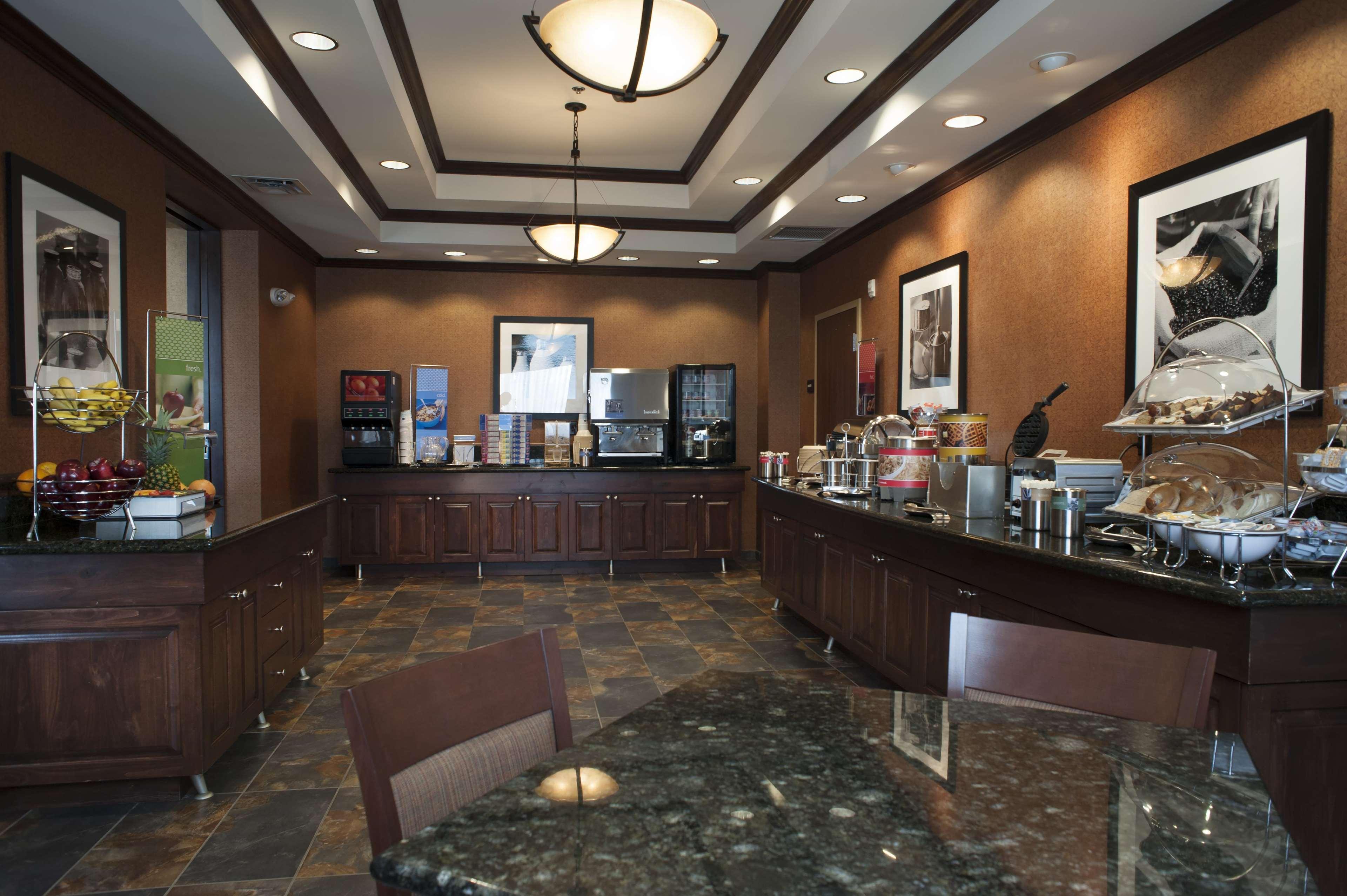 Hampton Inn & Suites Пайндейл Екстериор снимка