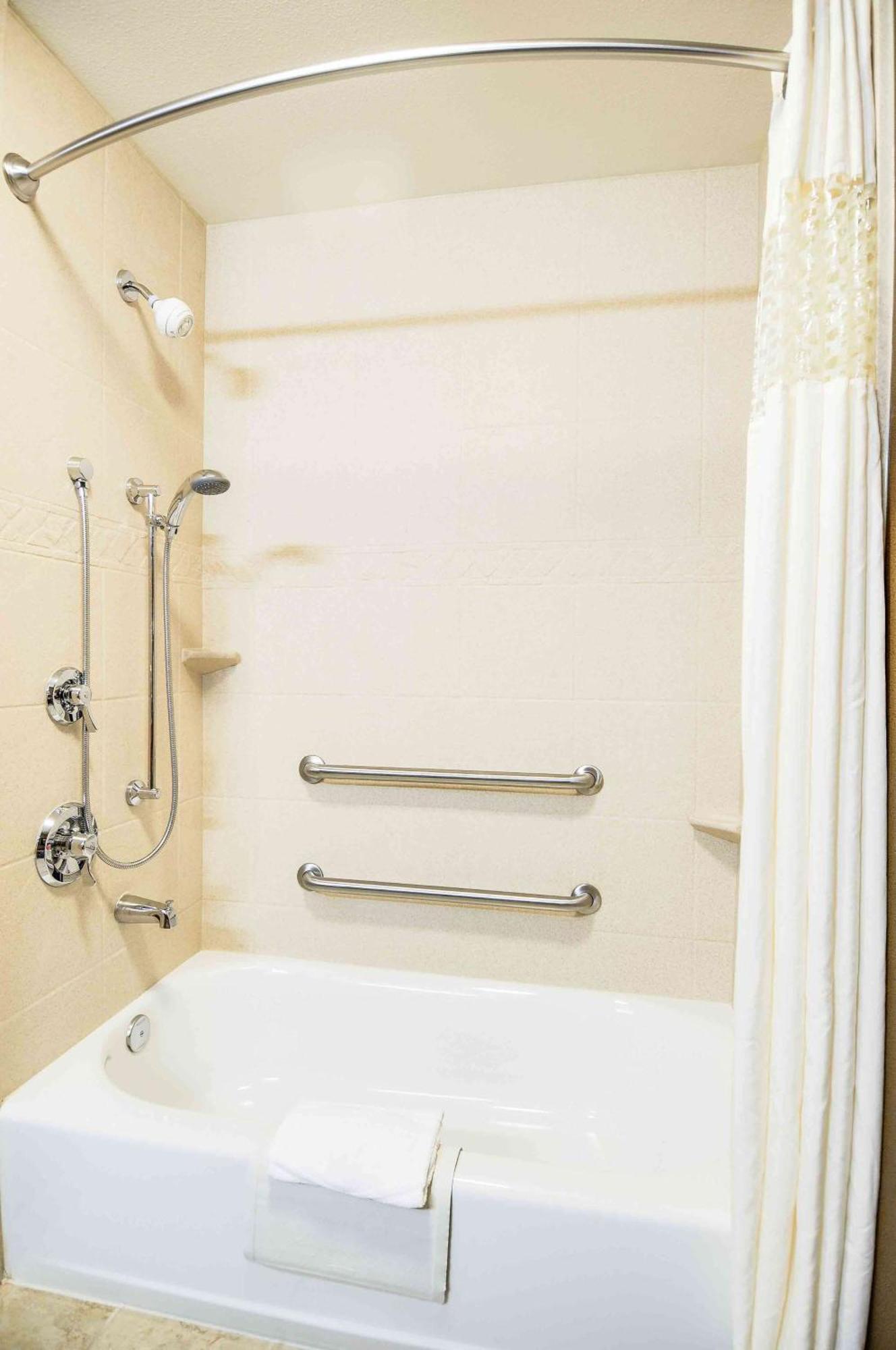 Hampton Inn & Suites Пайндейл Екстериор снимка